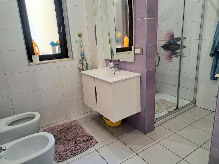 Image No.31-5 Bed House for sale