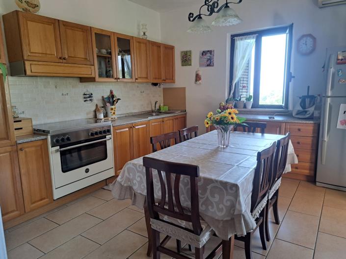 Image No.5-5 Bed House for sale