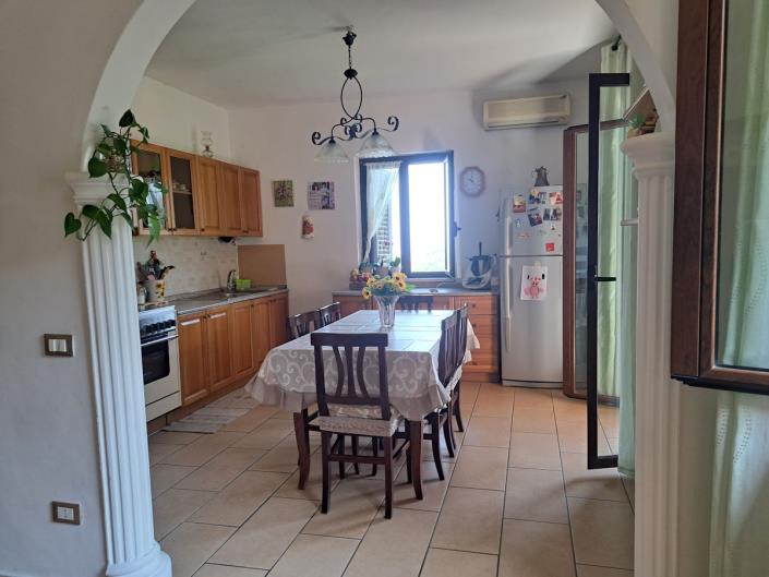 Image No.7-5 Bed House for sale