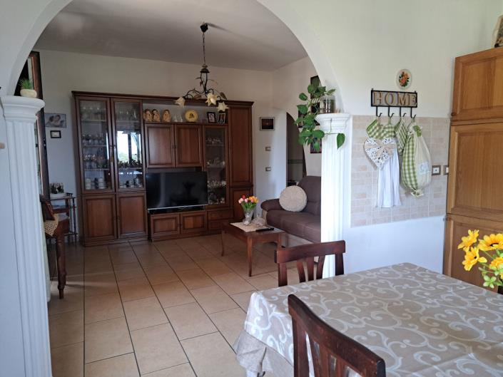 Image No.6-5 Bed House for sale