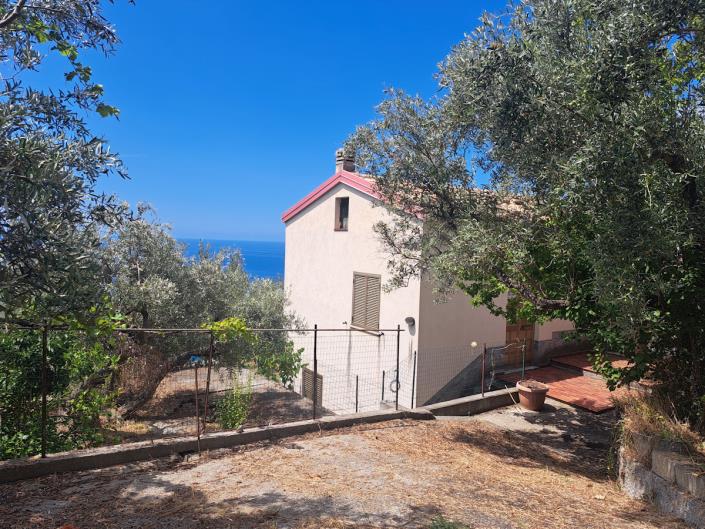 Image No.1-3 Bed Country House for sale