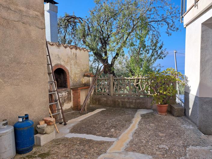 Image No.23-2 Bed Country House for sale