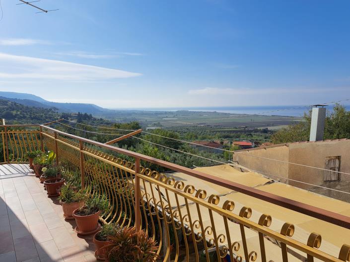 Image No.2-2 Bed Country House for sale