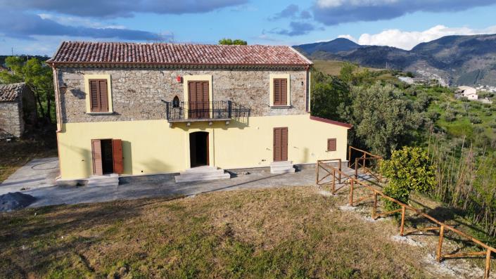 Image No.23-3 Bed Farmhouse for sale