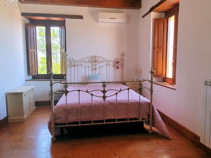 Image No.13-3 Bed Farmhouse for sale