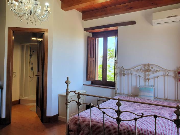 Image No.14-3 Bed Farmhouse for sale