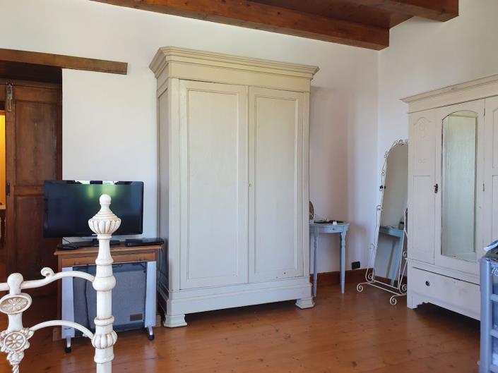 Image No.15-3 Bed Farmhouse for sale