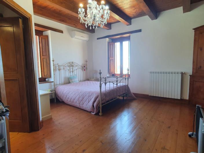 Image No.16-3 Bed Farmhouse for sale