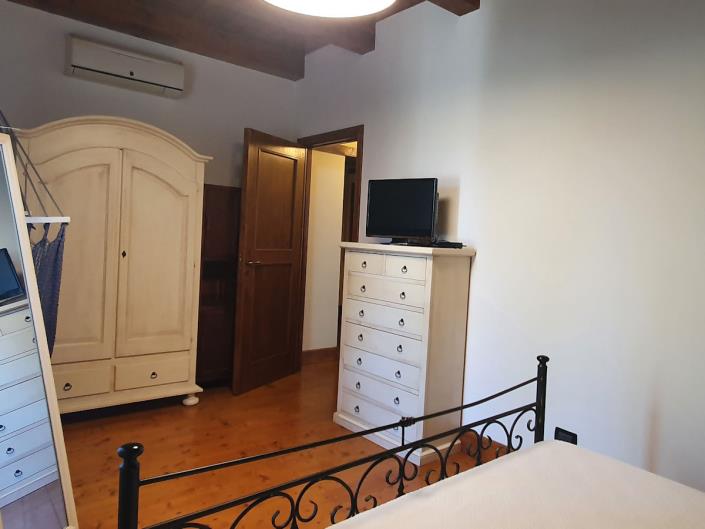 Image No.20-3 Bed Farmhouse for sale