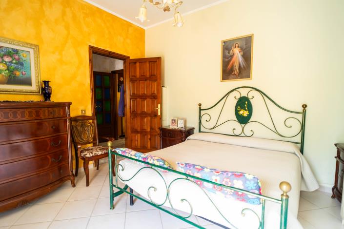 Image No.10-2 Bed Townhouse for sale