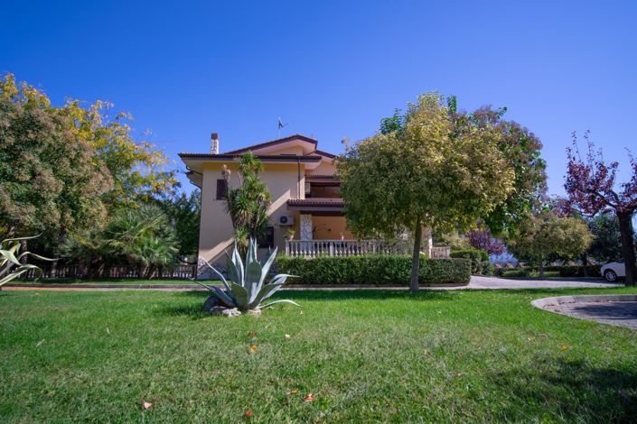 Image No.28-Villa de 5 chambres à vendre à Montalto Uffugo