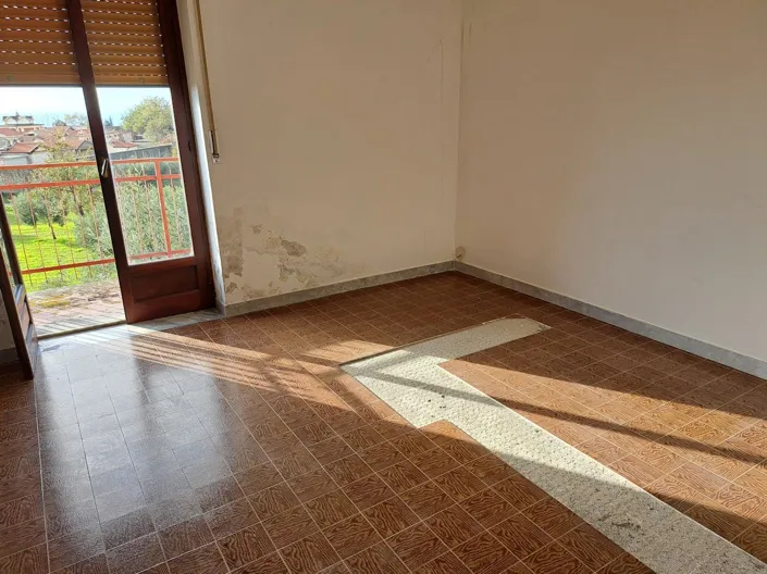 Image No.10-4 Bed Farmhouse for sale