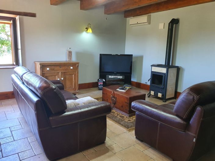 Image No.17-3 Bed Farmhouse for sale