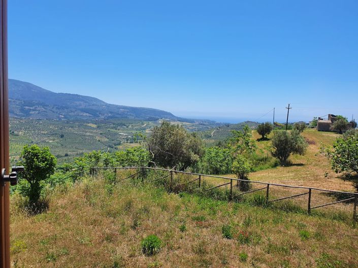 Image No.19-3 Bed Farmhouse for sale