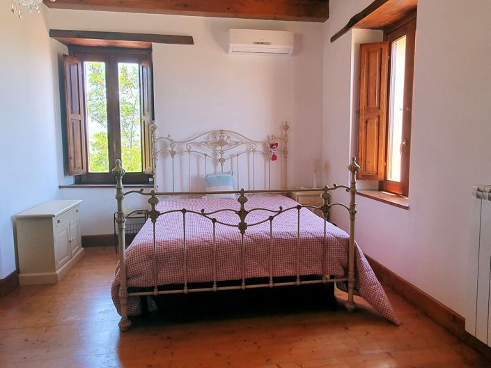 Image No.4-3 Bed Farmhouse for sale