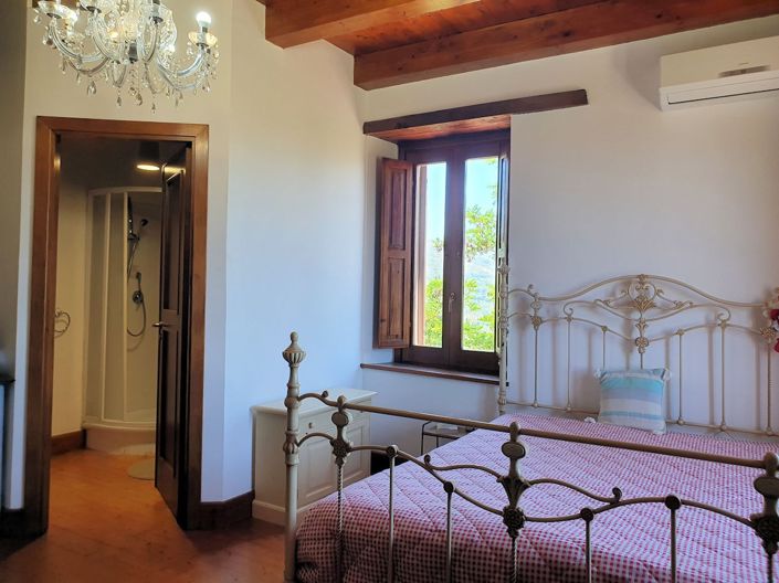 Image No.5-3 Bed Farmhouse for sale