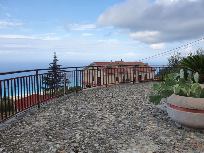 Image No.23-2 Bed Farmhouse for sale