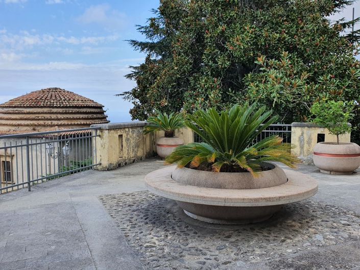 Image No.25-2 Bed Farmhouse for sale