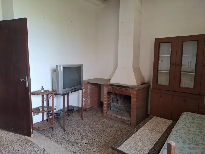 Image No.32-2 Bed Farmhouse for sale