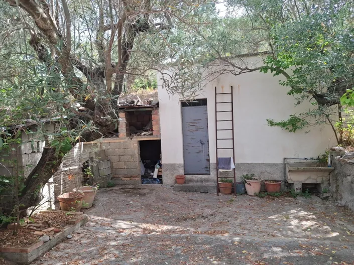 Image No.42-2 Bed Farmhouse for sale