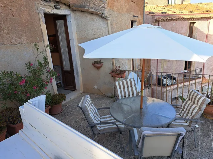 Image No.32-2 Bed Property for sale