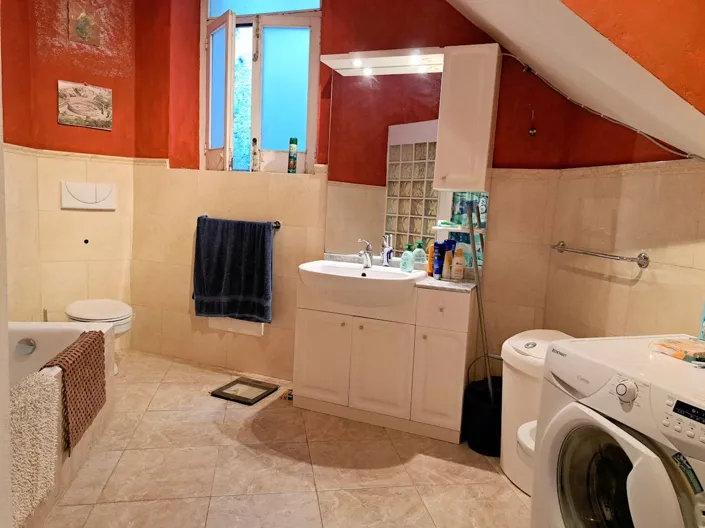 Image No.9-2 Bed Property for sale