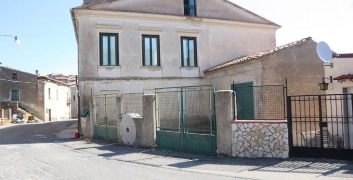 Image No.18-2 Bed House for sale