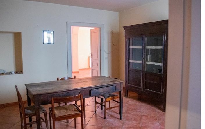 Image No.10-3 Bed Property for sale