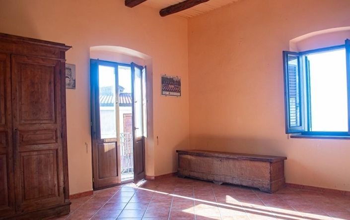 Image No.17-3 Bed Property for sale