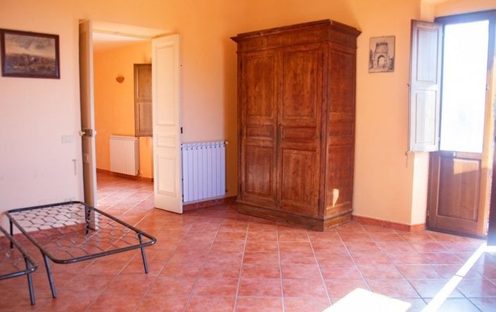 Image No.18-3 Bed Property for sale