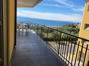 1 - Gizzeria, Apartment