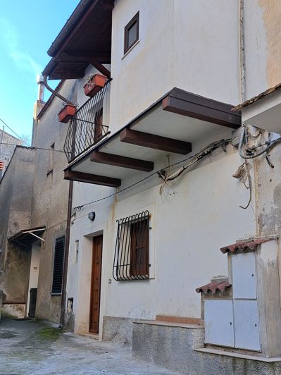 Image No.10-1 Bed Townhouse for sale