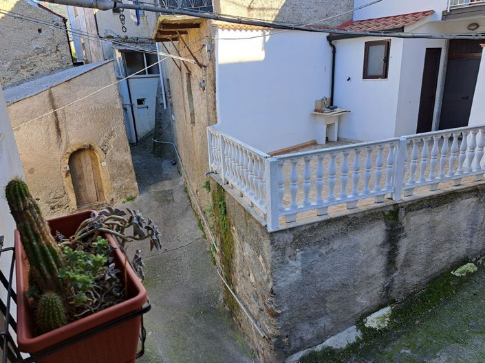 Image No.20-1 Bed Townhouse for sale