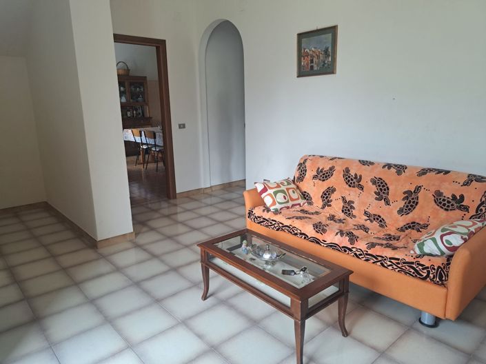 Image No.21-4 Bed House for sale