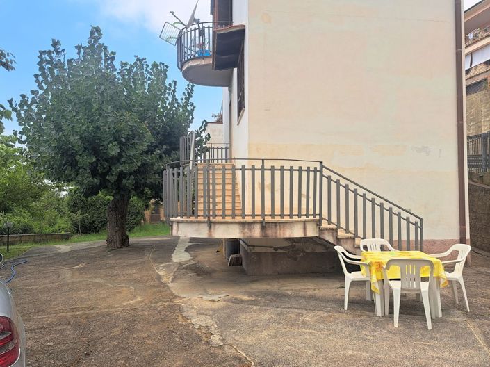 Image No.8-4 Bed House for sale