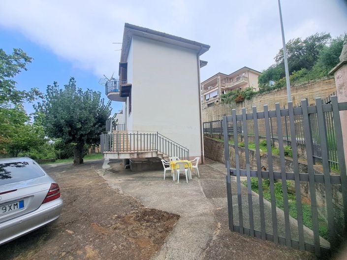 Image No.9-4 Bed House for sale