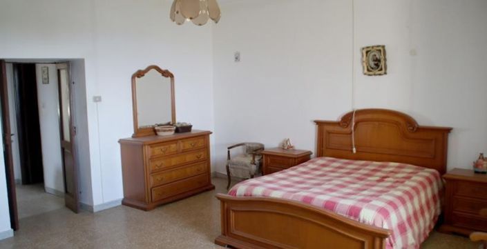 Image No.9-2 Bed House for sale