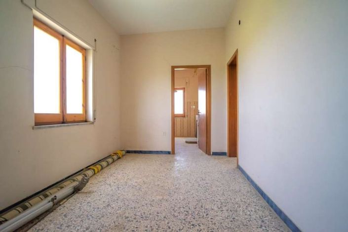 Image No.5-2 Bed Villa for sale