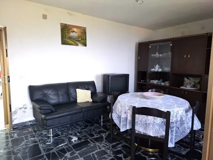 Image No.18-4 Bed House for sale