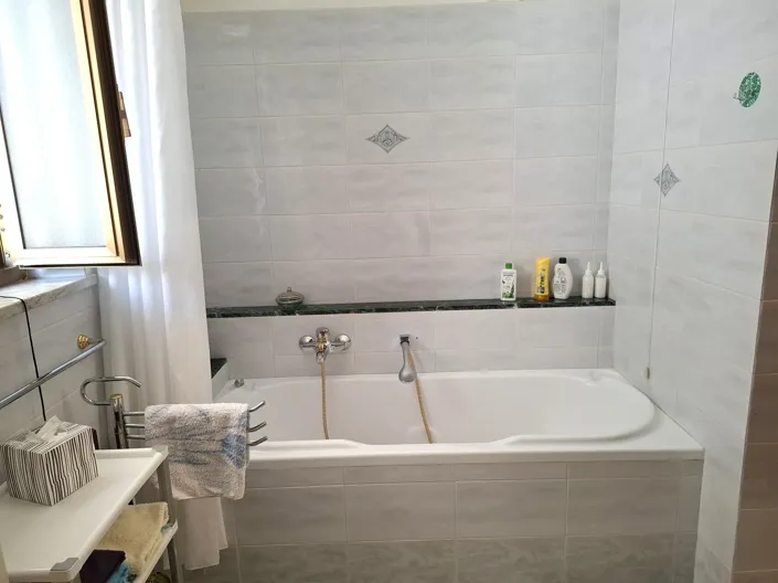 Image No.3-4 Bed House for sale