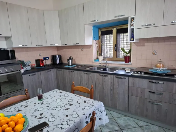 Image No.8-2 Bed House for sale