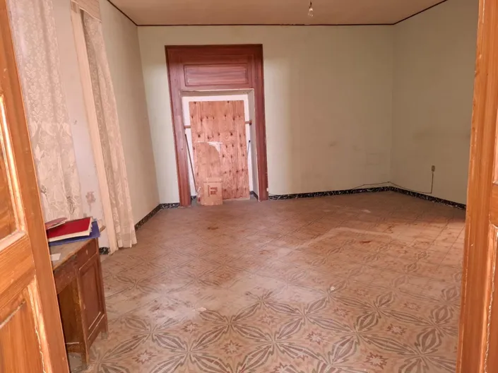 Image No.10-3 Bed Property for sale