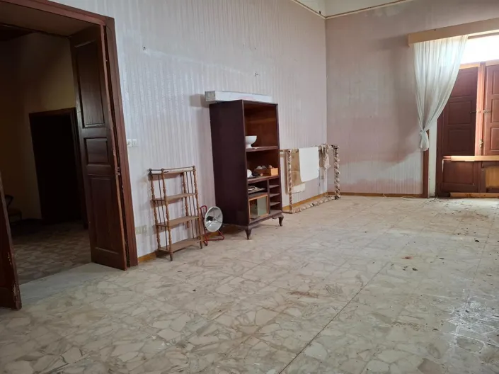 Image No.26-3 Bed Property for sale