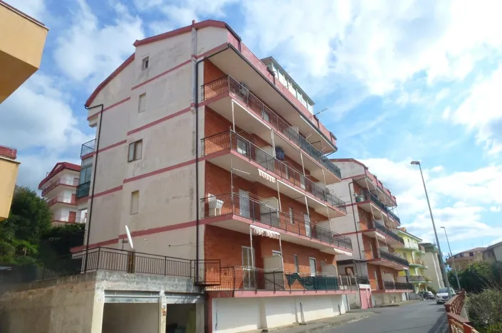 Image No.1-2 Bed Apartment for sale