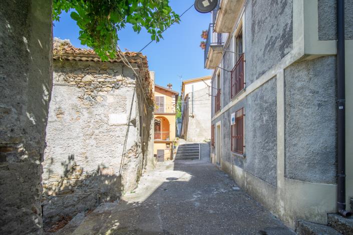 Image No.3-2 Bed Townhouse for sale