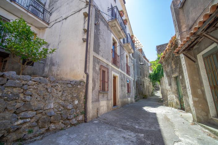 Image No.1-2 Bed Townhouse for sale