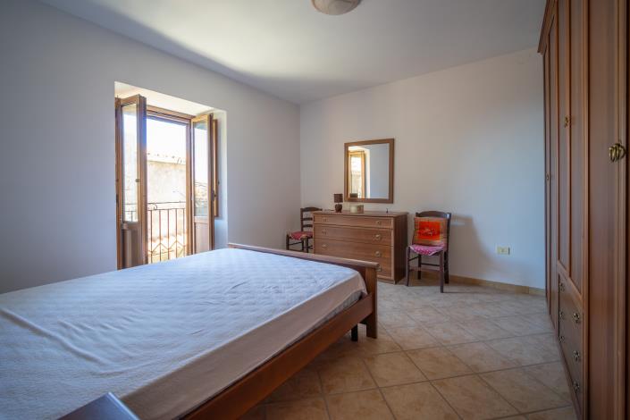 Image No.6-2 Bed Townhouse for sale