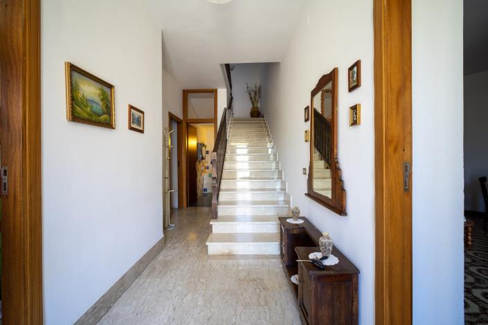 Image No.2-3 Bed Townhouse for sale