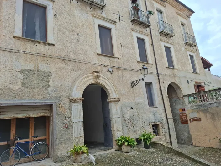 Image No.29-4 Bed Apartment for sale