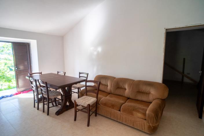 Image No.7-2 Bed Country House for sale